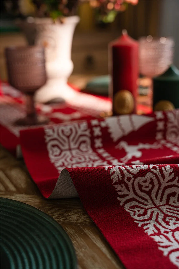 Christmas Snowflake Decoration Table Runner Jacquard Dining Cloth New Year Gift Winter Home Rustic Decor Bed Tail Flag Cover